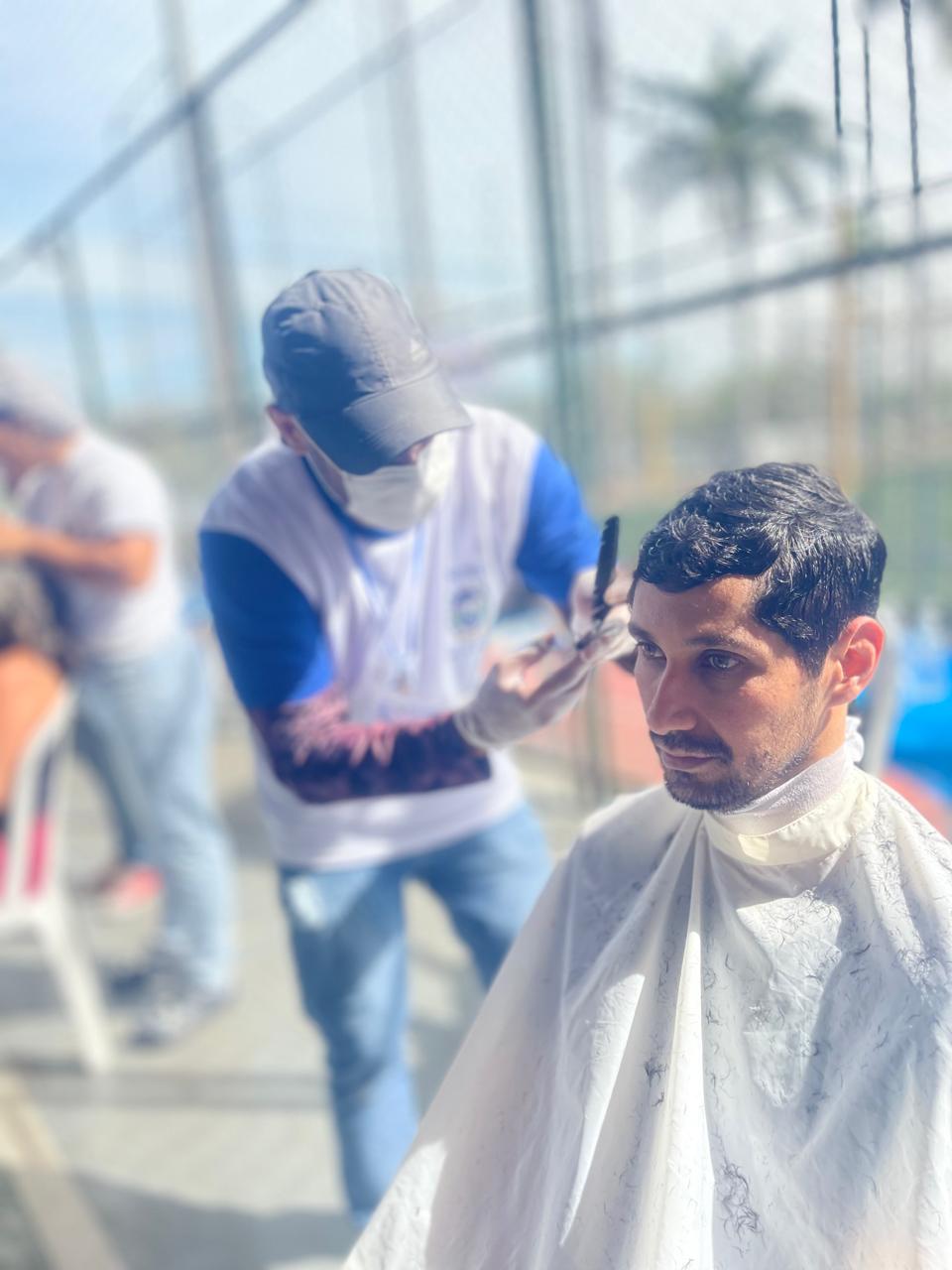 Corte na tesoura finalizado em cliente
